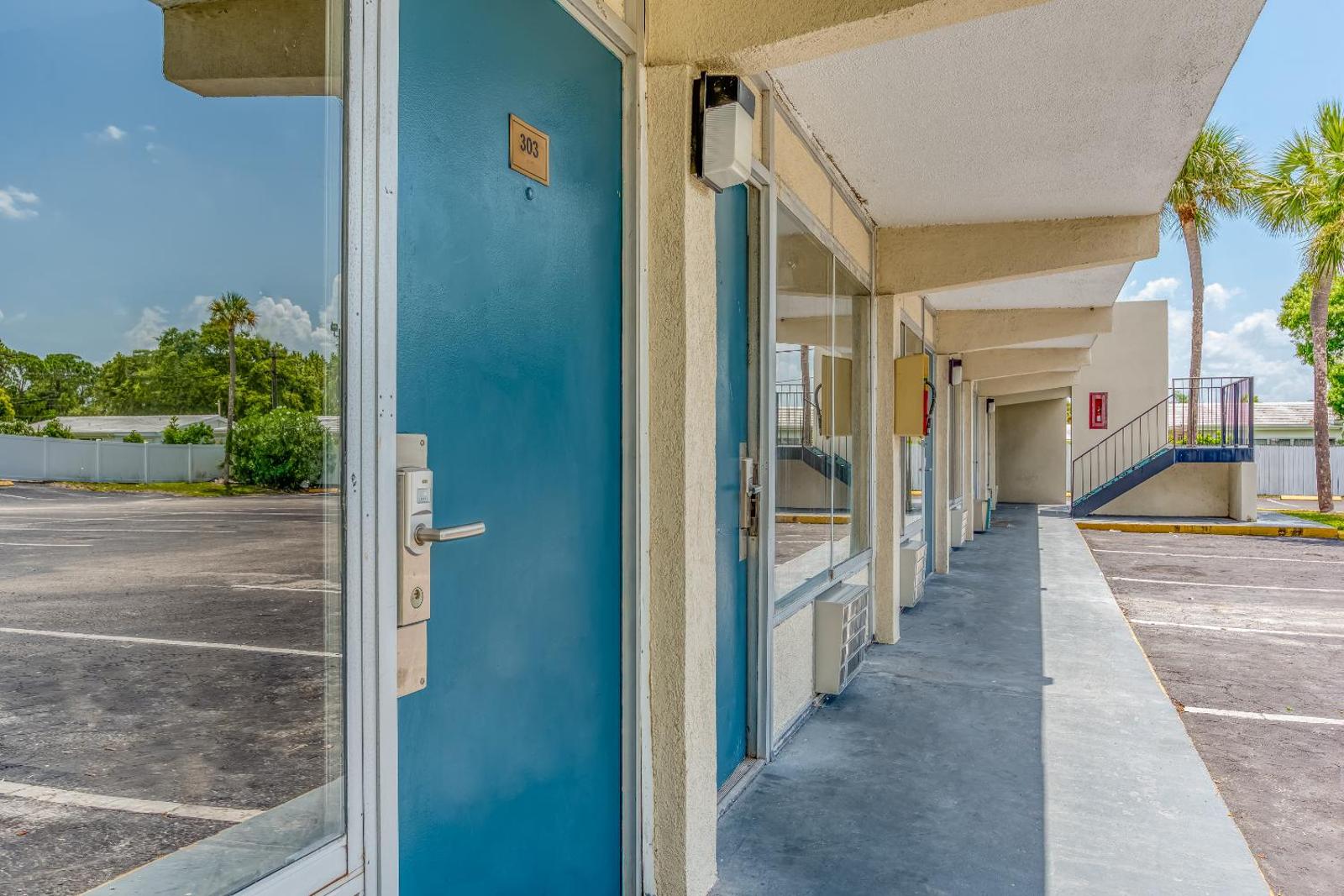 Bayside Inn Pinellas Park - Clearwater Main image 2